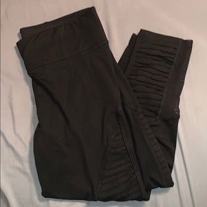 Black Victoria’s Secret (Pink) ankle leggings